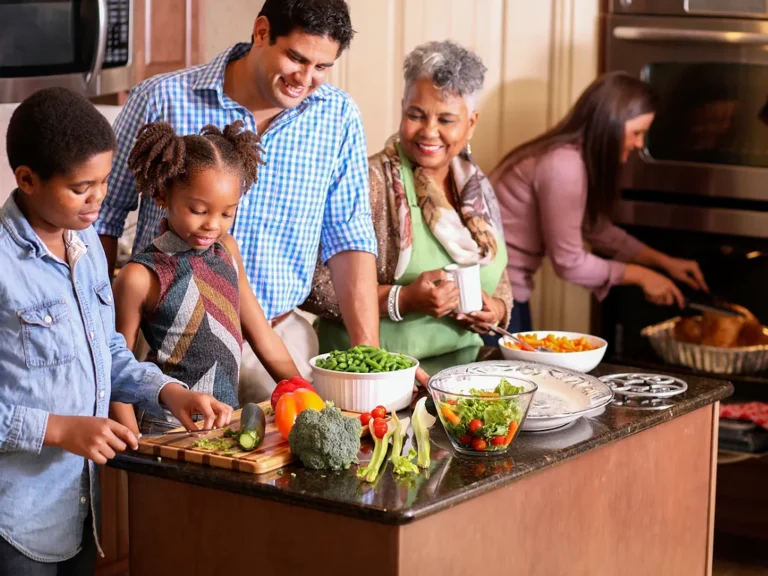 Tips for Handling Holiday Meals: Enjoying Food While Staying on Track